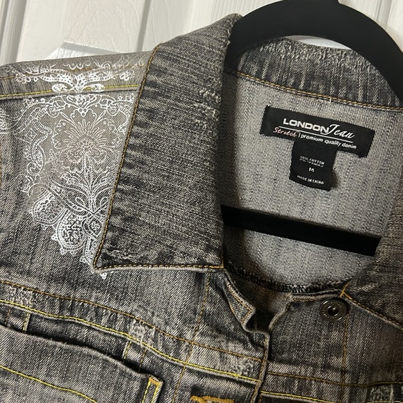 Cropped Jean jacket; good condition; lightly worn; distressed around the collar - Picture 2 of 7